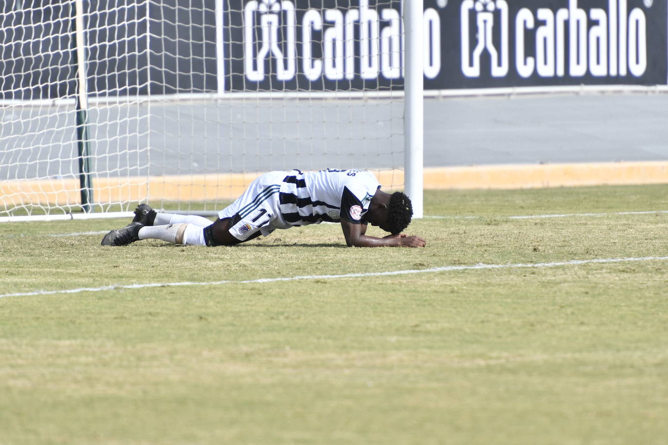 Fotos: Dura derrota del CD Badajoz en el Nuevo Vivero