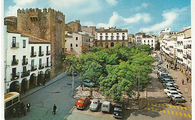 Plaza Mayor de Cáceres en los años 60, cuando causó sensación el juicio por el homicidio de Trujillo. 
