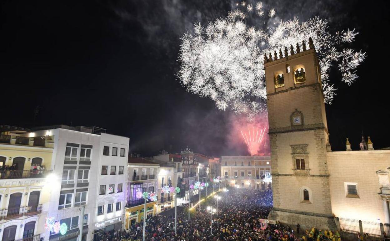 Los fuegos artificiales se repetirán, pero no en Plaza de España. 