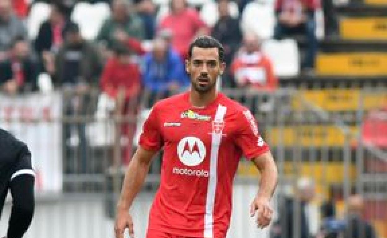 Pablo Marí, durante un partido con el Monza.