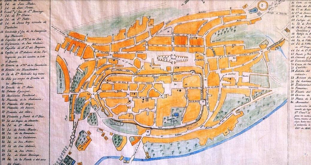 Plano de Cáceres de 1845 en el que ya figura señalada la Plazuela del Aire.