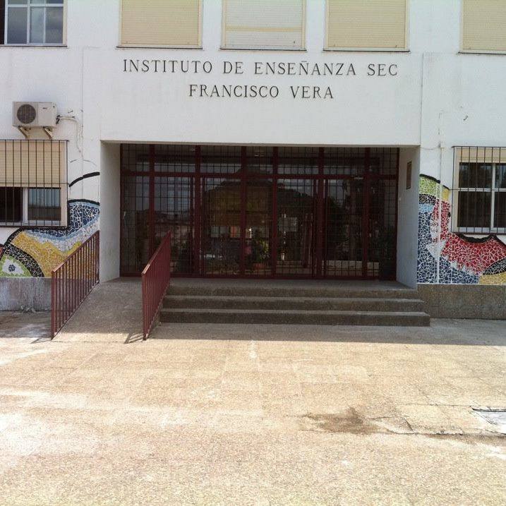 Puerta principal del I.E.S. Francisco Fera'. 