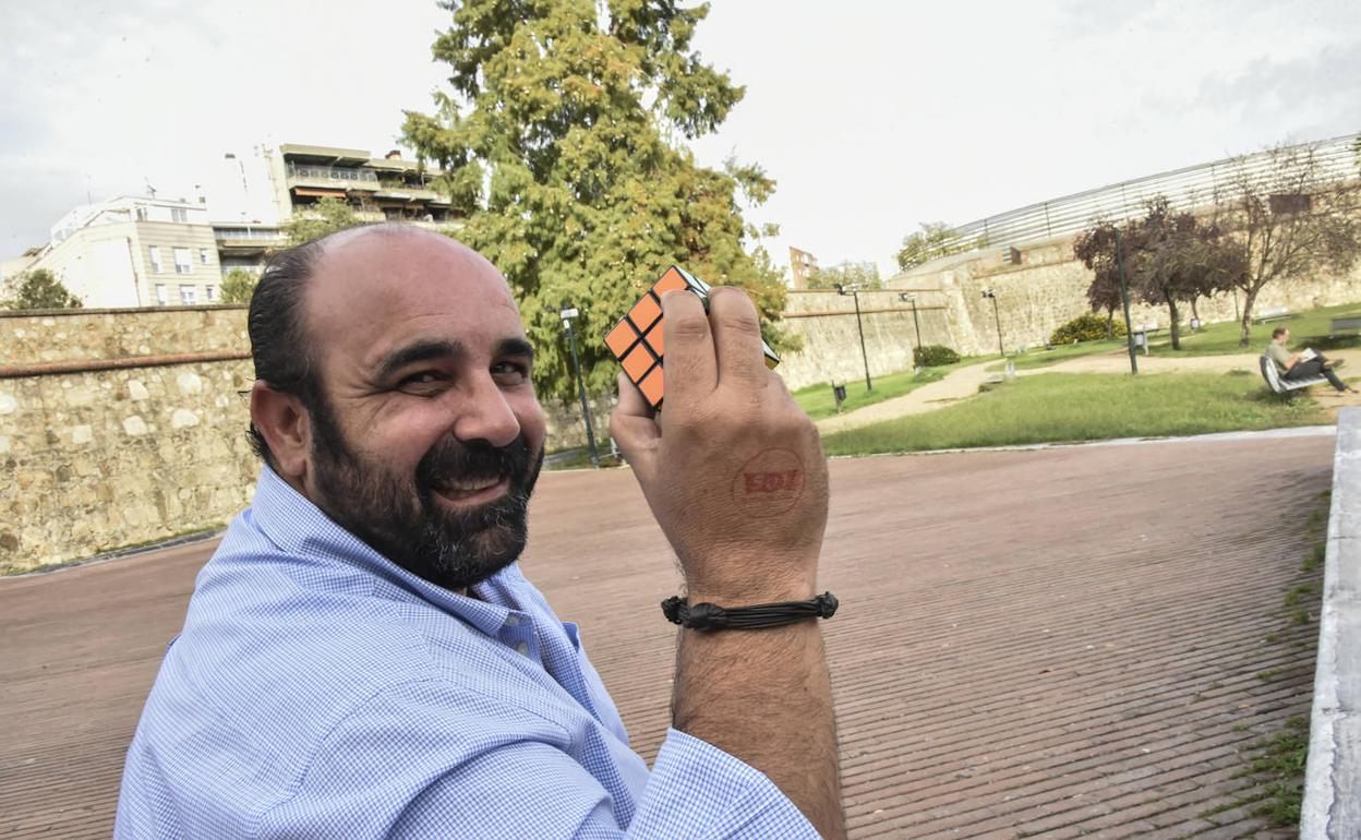 Juan y Punto (Badajoz, 1975) en los Cañones, clave en su show por ser el lugar donde se hacía botellón cuando él salía de marcha.