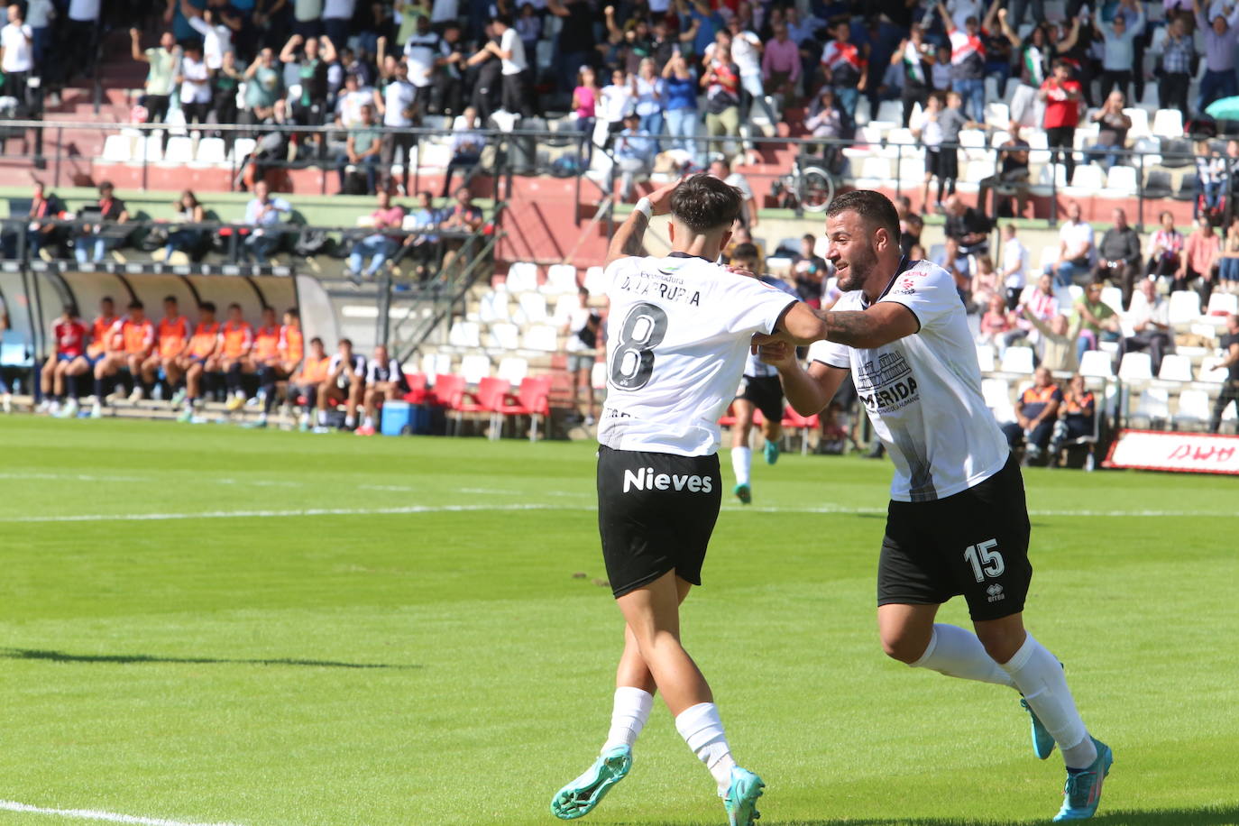 Fotos: El encuentro entre el Mérida y el Algeciras, en imágenes