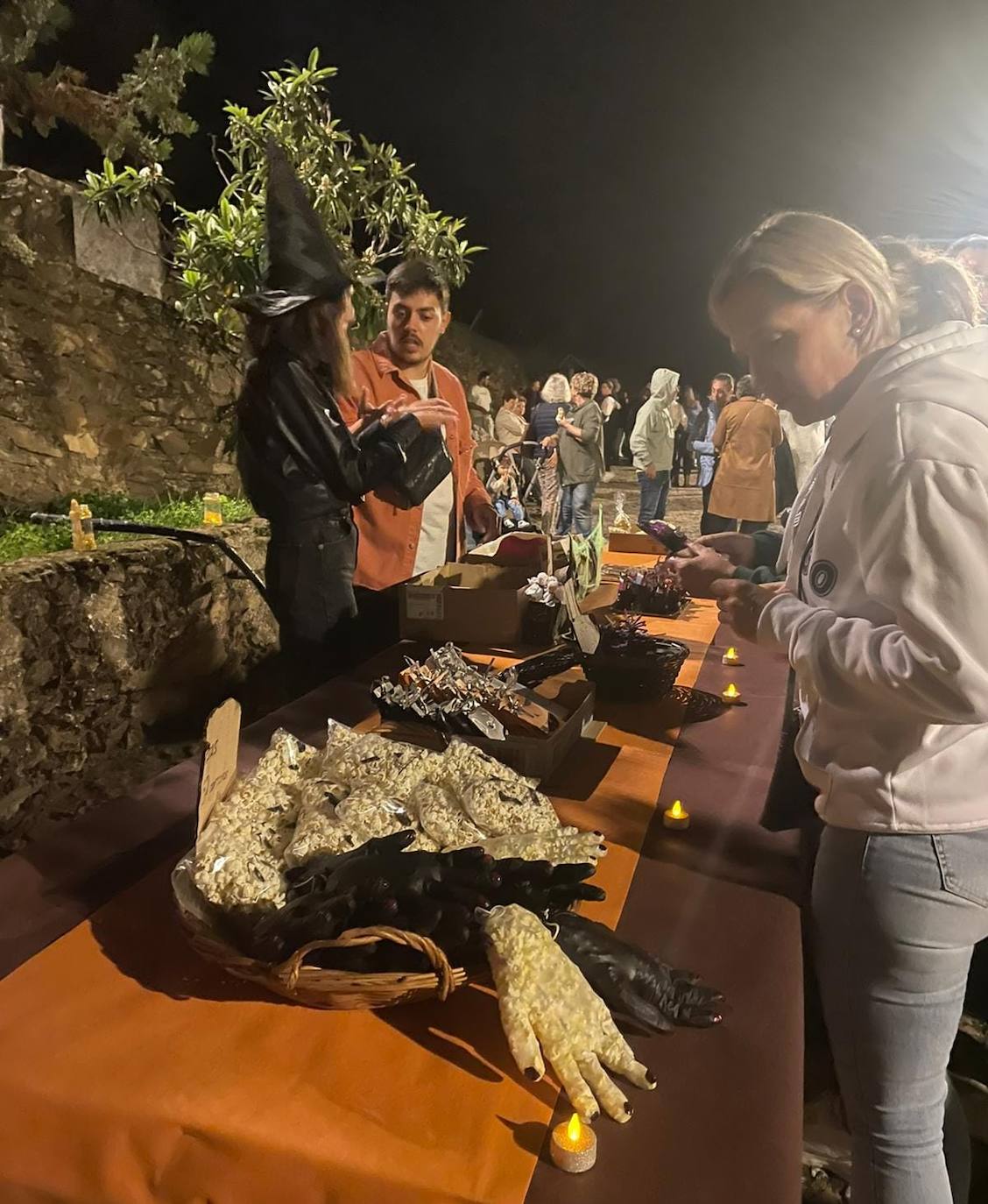 La calle Venero y su entorno acogieron las activiadades de 'Noche de Ánimas' 2022. 