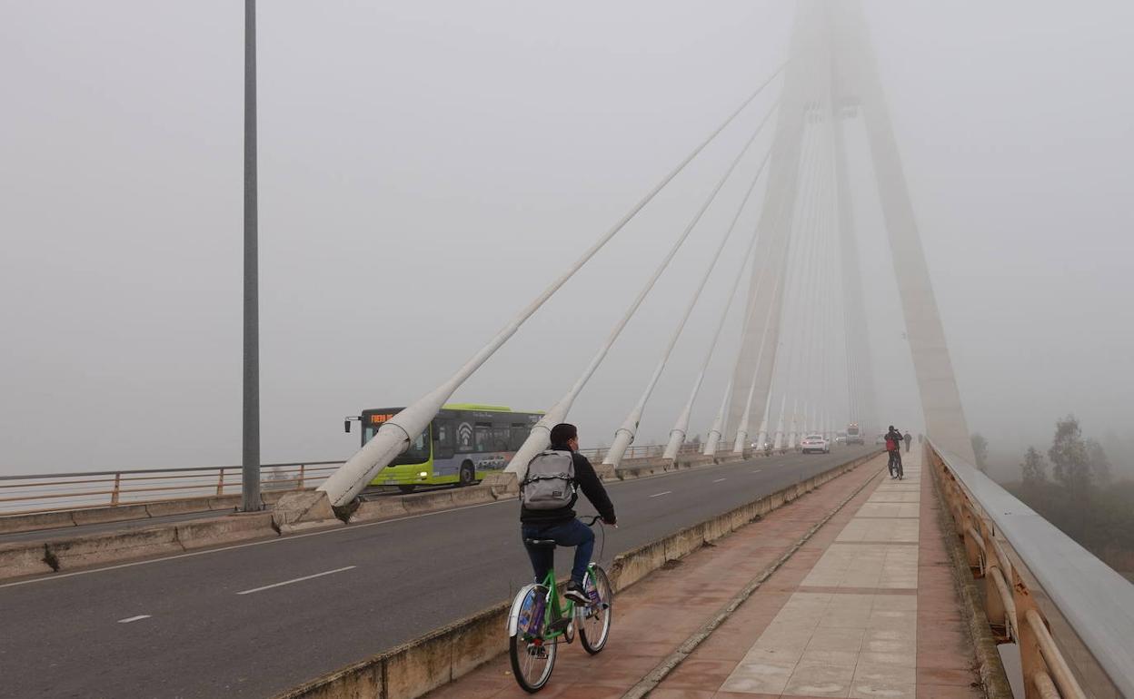 Imagen de archivo de una mañana con niebla en Badajoz. 