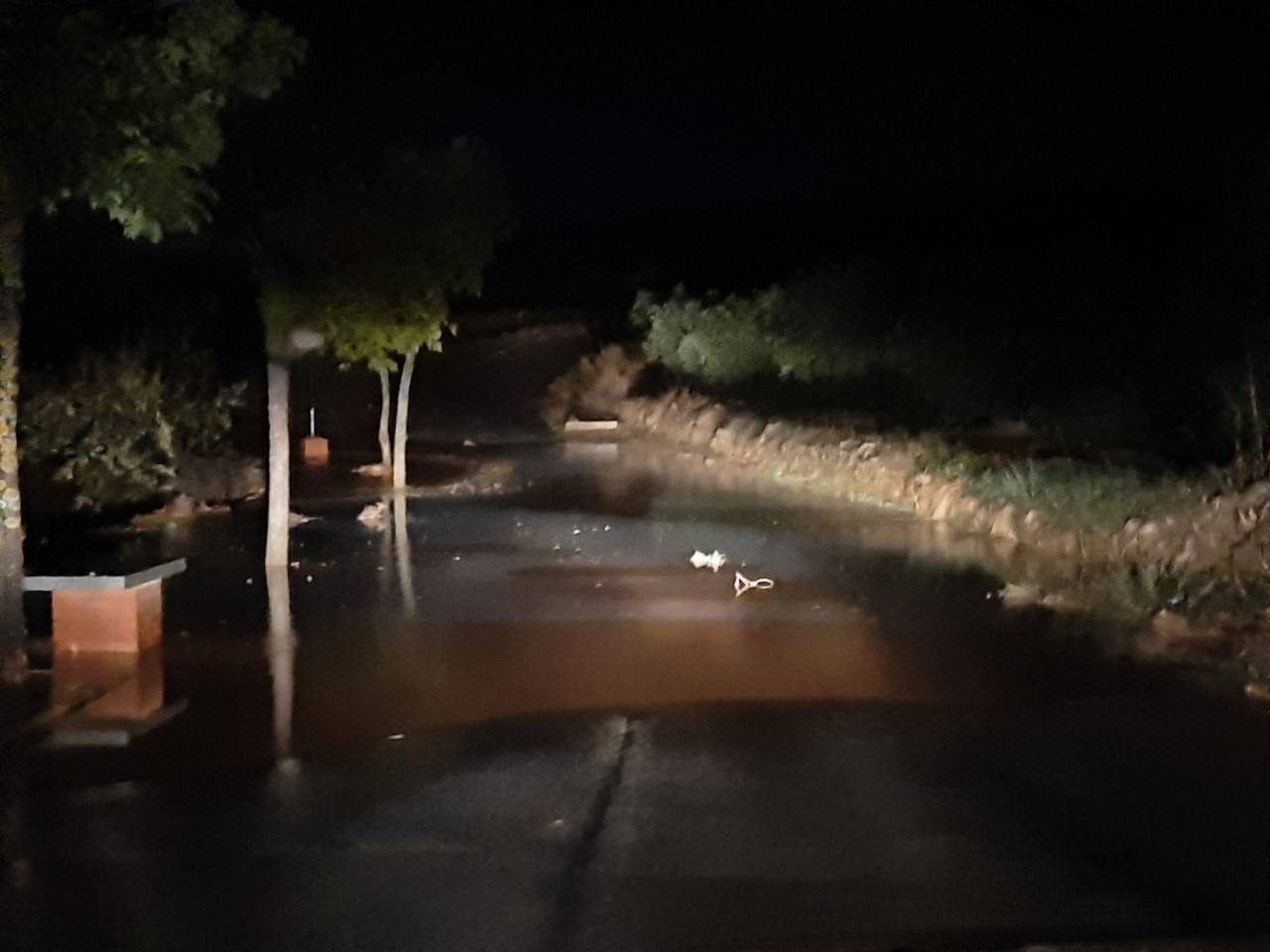 Balsa en el camino dfel Cementerio 