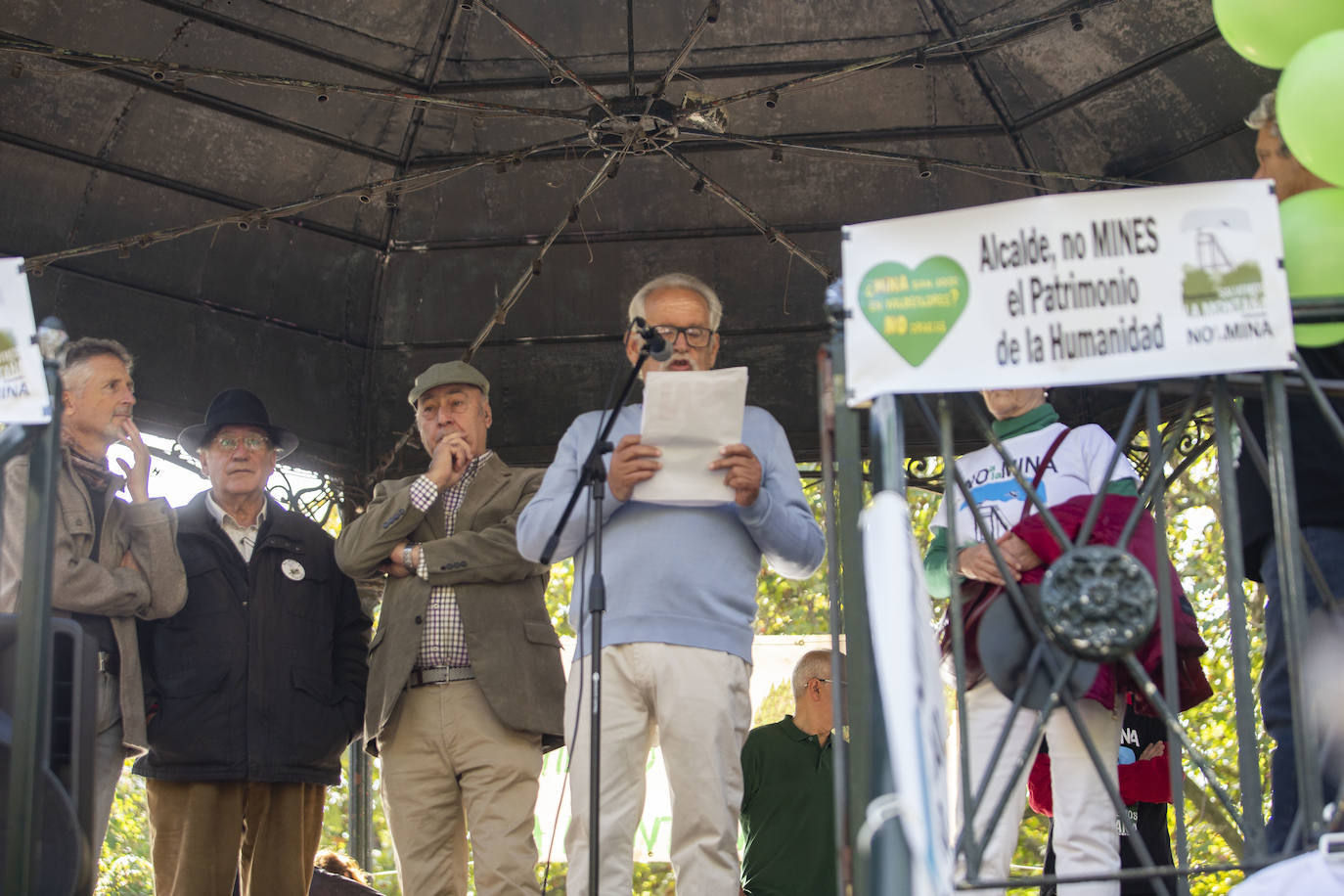 Fotos: Los cacereños gritan «¡No a la mina!» y muestran su disgusto con la Junta y Salaya