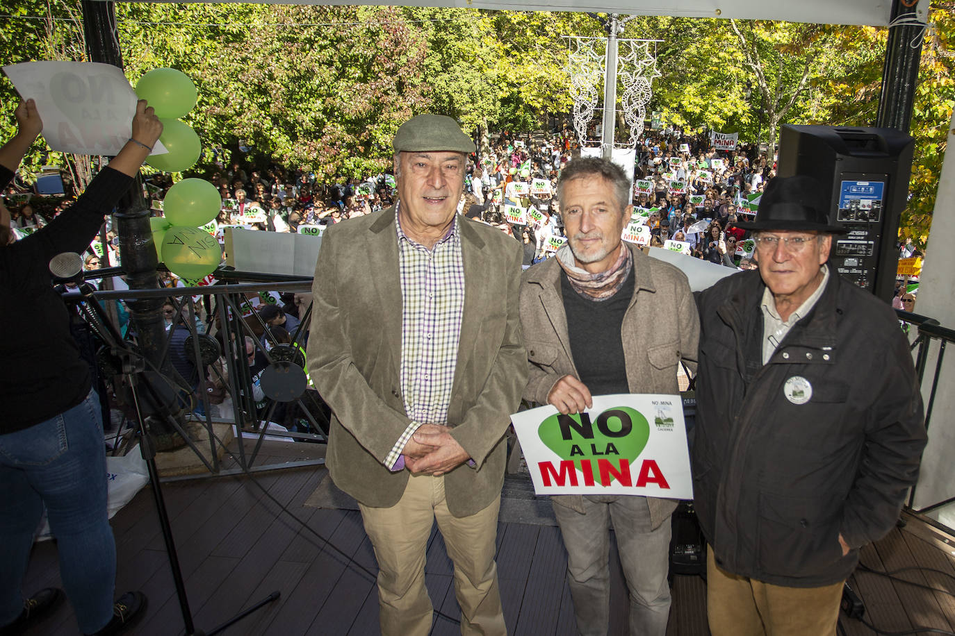 Fotos: Los cacereños gritan «¡No a la mina!» y muestran su disgusto con la Junta y Salaya