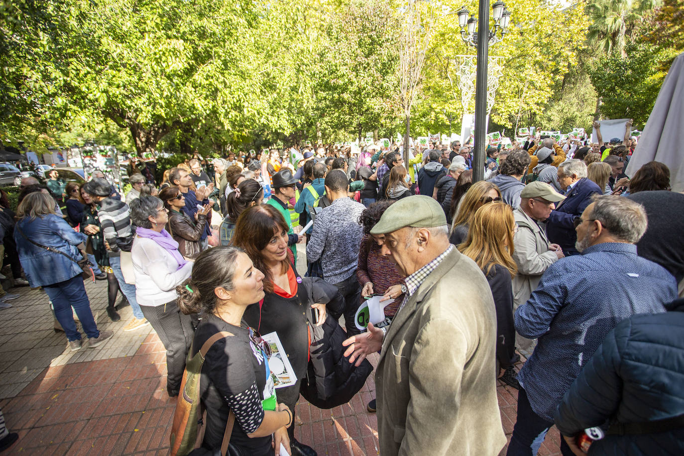 Fotos: Los cacereños gritan «¡No a la mina!» y muestran su disgusto con la Junta y Salaya