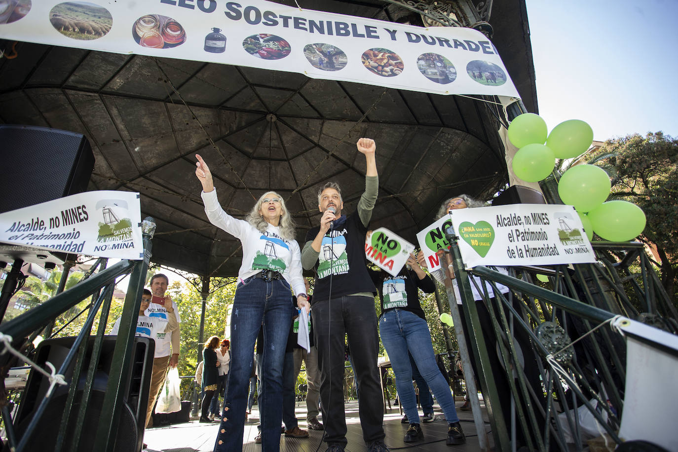 Fotos: Los cacereños gritan «¡No a la mina!» y muestran su disgusto con la Junta y Salaya