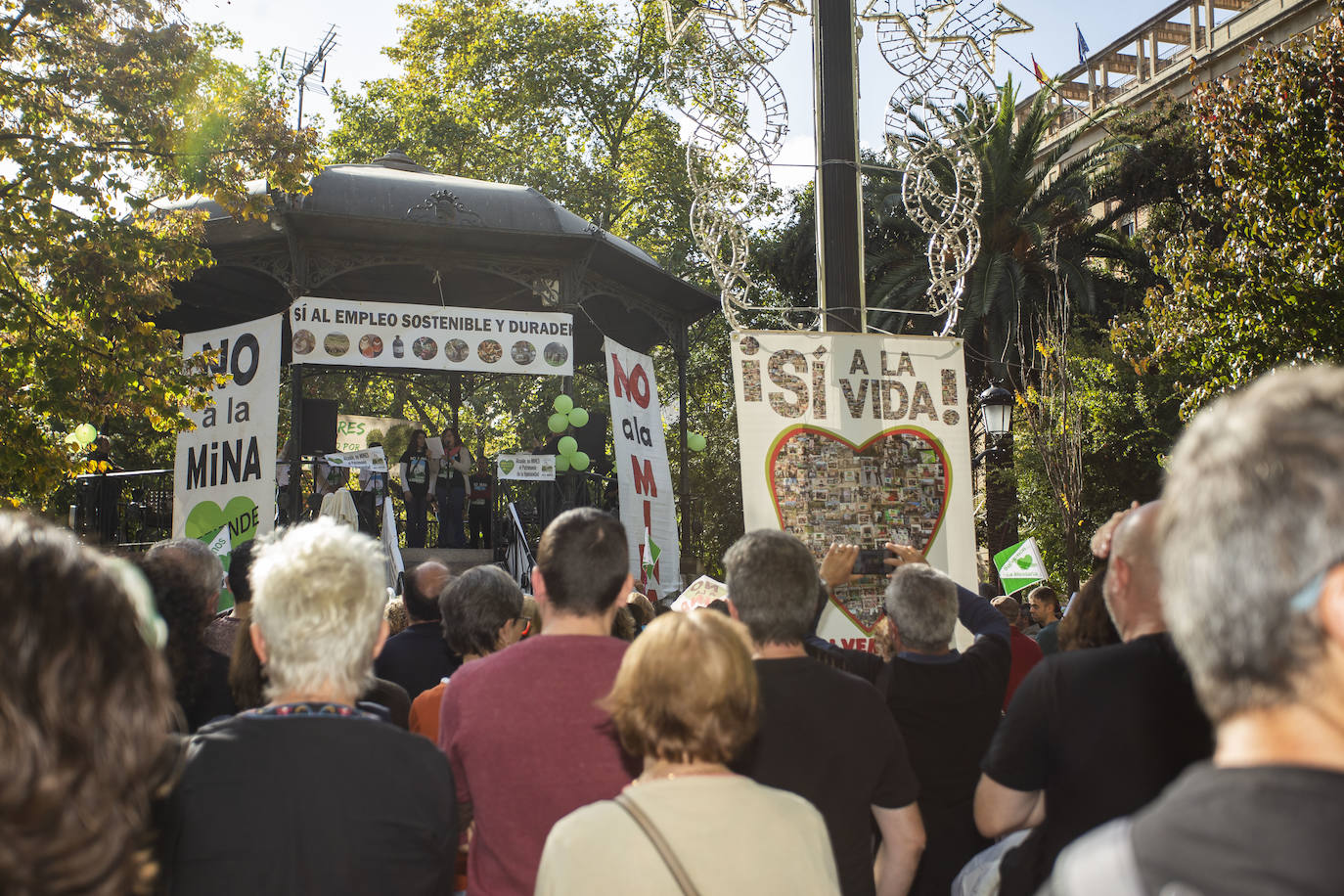 Fotos: Los cacereños gritan «¡No a la mina!» y muestran su disgusto con la Junta y Salaya