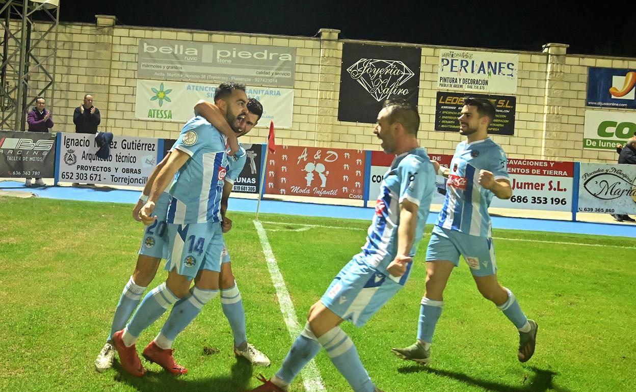 Celebración del tanto anotado por Alberto. 