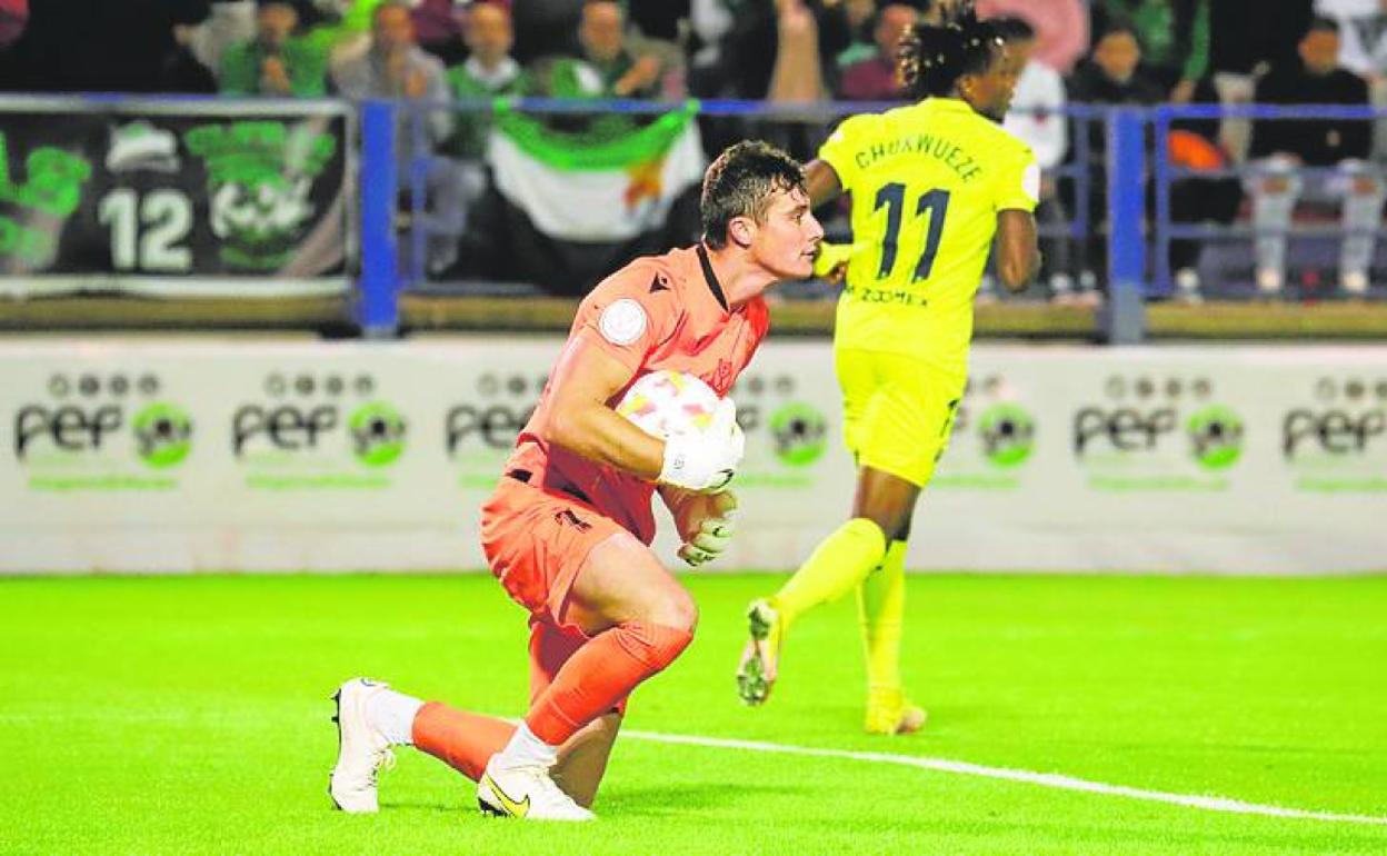 Rubén, pese a la goleada, firmó buenas intervenciones. 