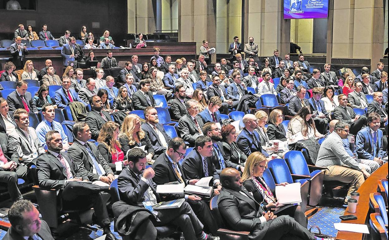Los diputados volvieron este lunes al Congreso tras mes y medio de receso en el que se han dedicado a hacer campaña.