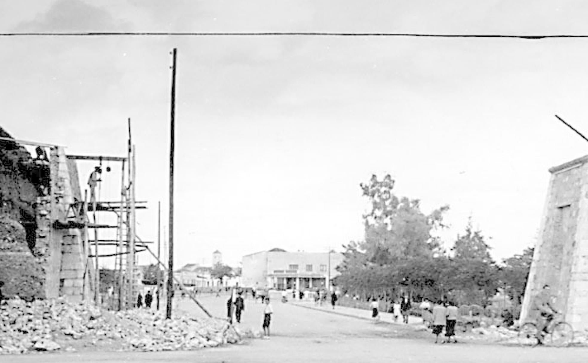 Obras en la brecha junto a Puerta Trinidad. Se hizo en 1931 para facilitar la salida hacia Madrid. 
