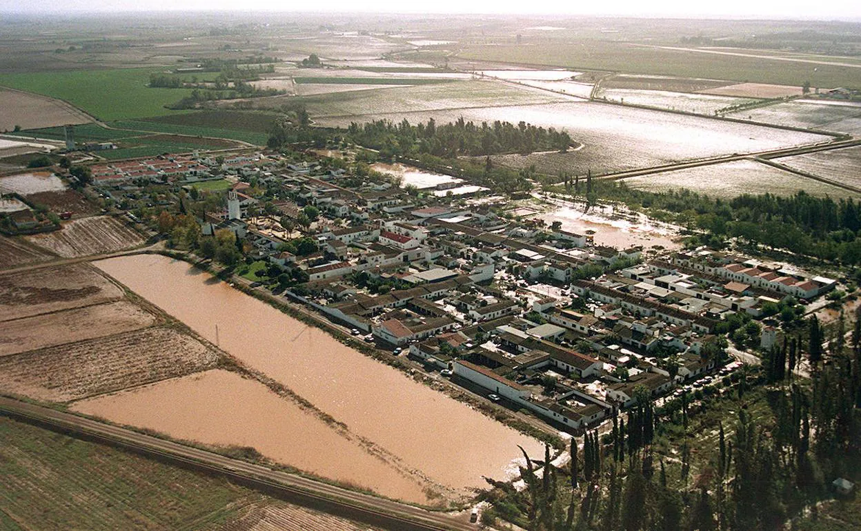 Balboa, en 1997, completamente rodeada de agua y parte inundada. 