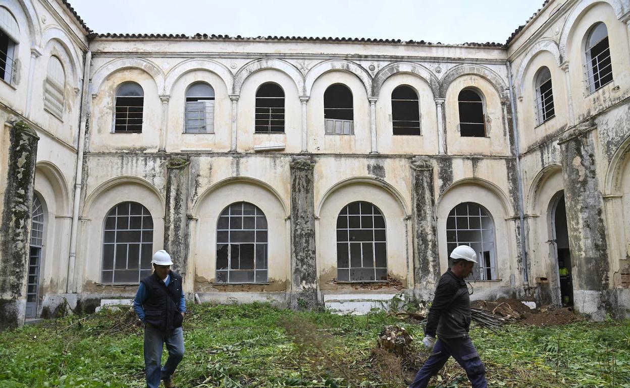 Operarios inician esta semana las obras en el colegio San Pedro de Alcántara. 