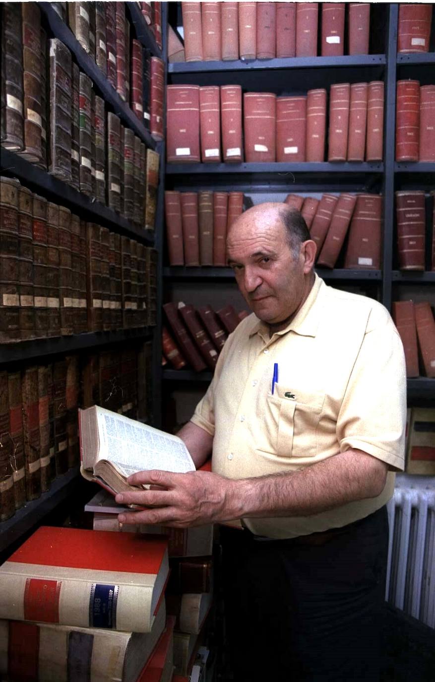 Antonio Rubio Rojas en 1999. El escritor, cronista de Cáceres y archivero municipal falleció en 2011.