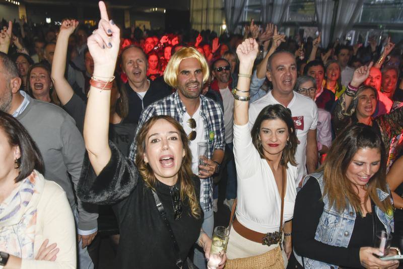 Fotos: ¿Conoces a los asistentes de la fiesta de los noventa en Badajoz?