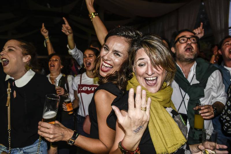 Fotos: ¿Conoces a los asistentes de la fiesta de los noventa en Badajoz?