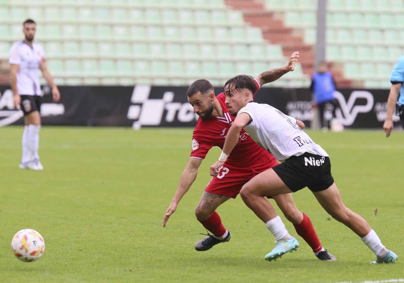 Imagen del partido disputado entre el Mérida y el Ceuta. 