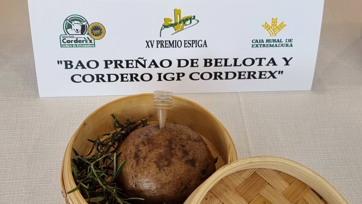 Antonio Falcón con el primer premio