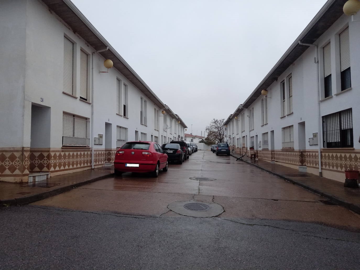 Los pinchazos a neumáticos se han producido en un tramo de Viviendas Américas y de los pisos del Grupo de Viviendas Europa. 