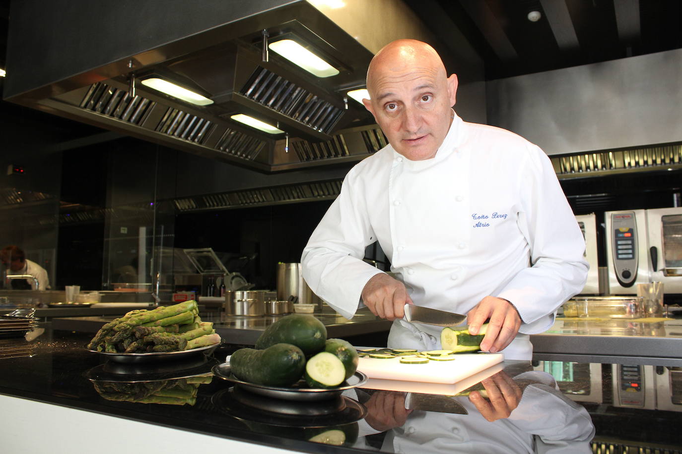Toño Pérez en la cocina de Atrio en 2011.