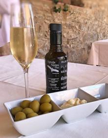 Imagen secundaria 2 - Barra y aperitivos.