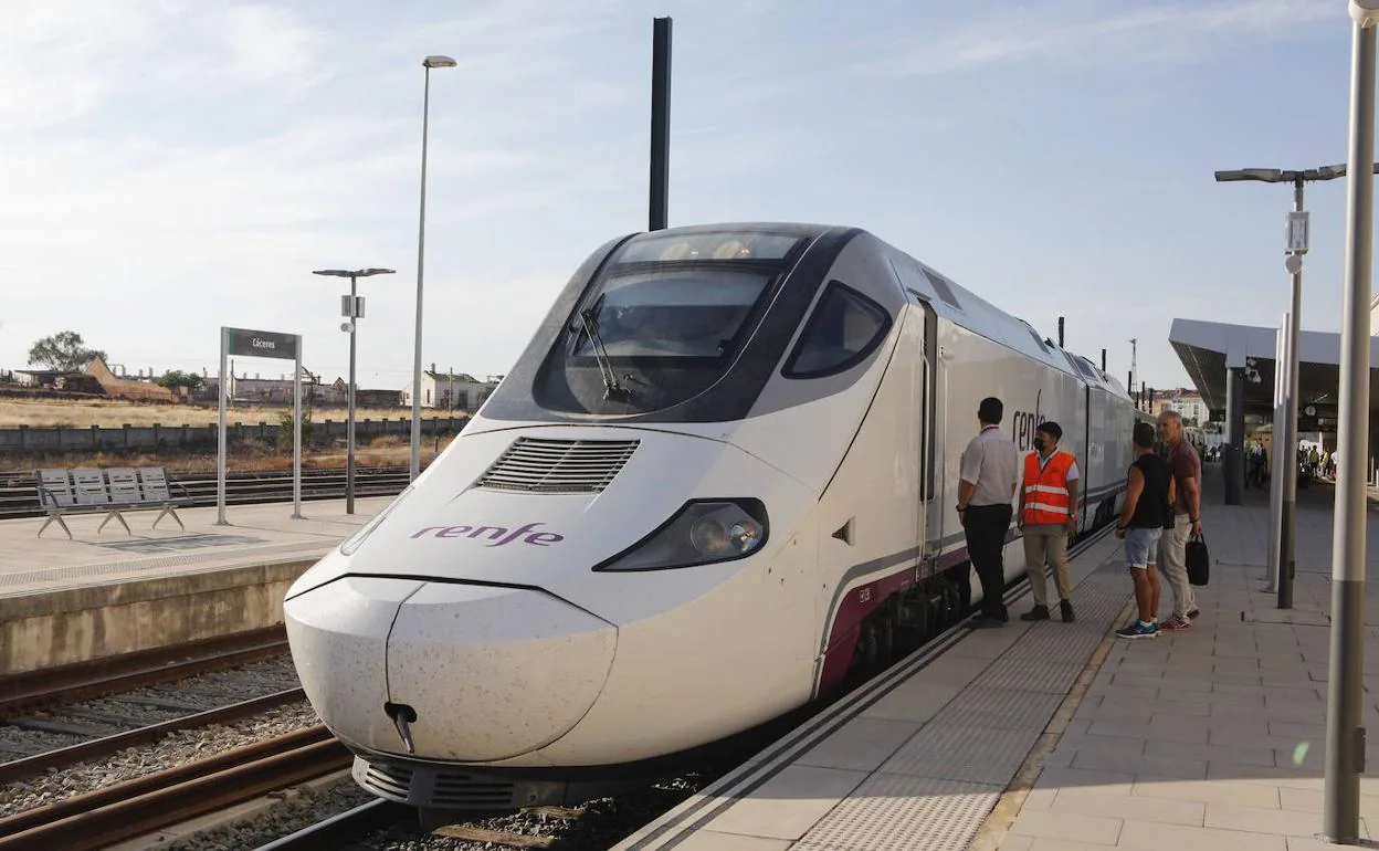 El 11% de los viajes del Alvia entre Madrid y Extremadura han registrado retrasos 