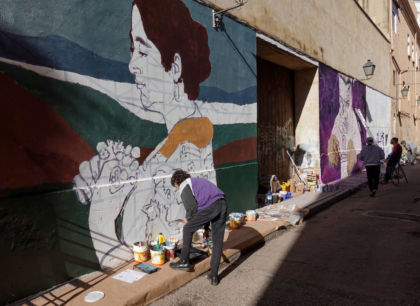 Fotos: Badajoz Pinta decora los murales del Casco Antiguo