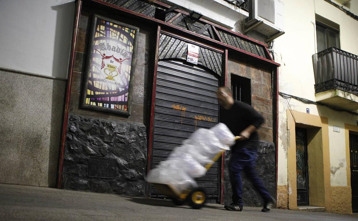 Uno de los bares del centro de Cáceres denunciados por servir alcohol a menores. 
