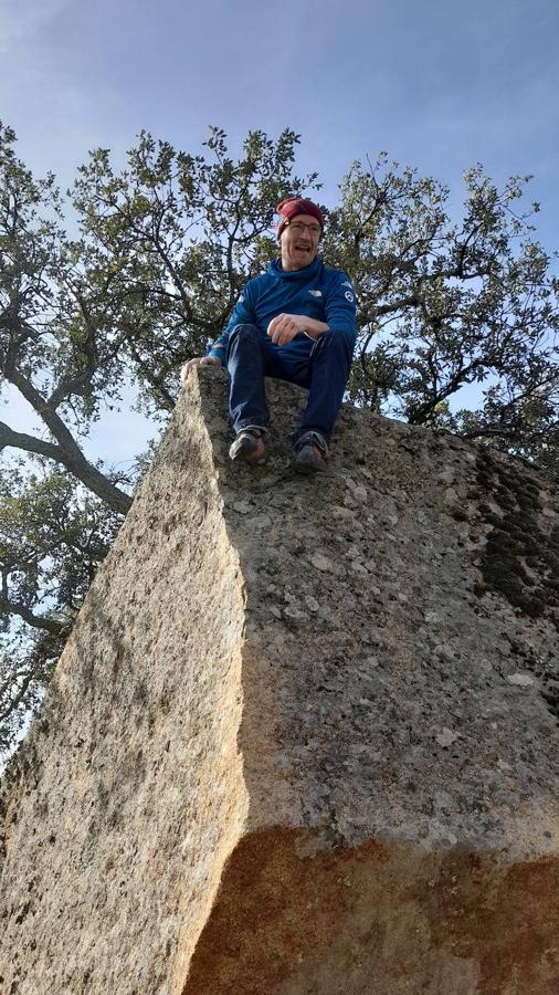 Iker Pou tras encadenar un bloque en Valcorchero.