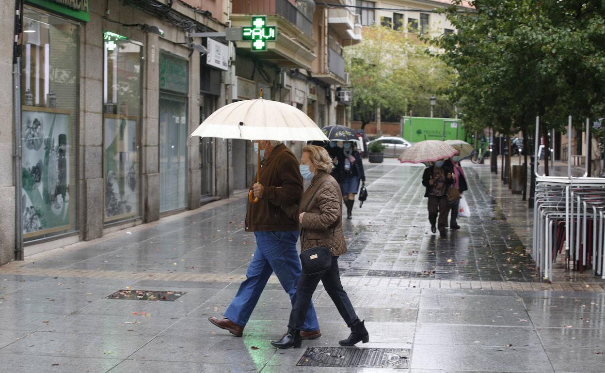 Los paraguas serán habituales en la segunda parte de la semana. 