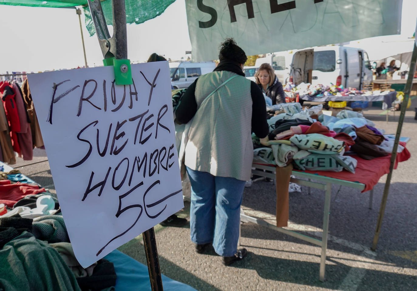 Fotos: Mercadillo de doce horas en Badajoz por el Black Friday