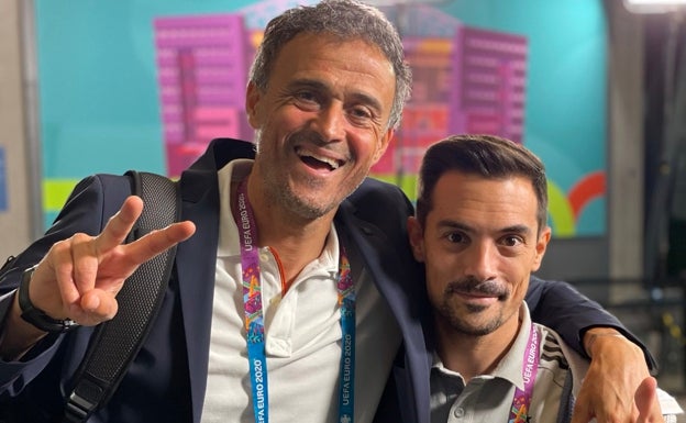 Héctor, con el seleccionador Luis Enrique. 