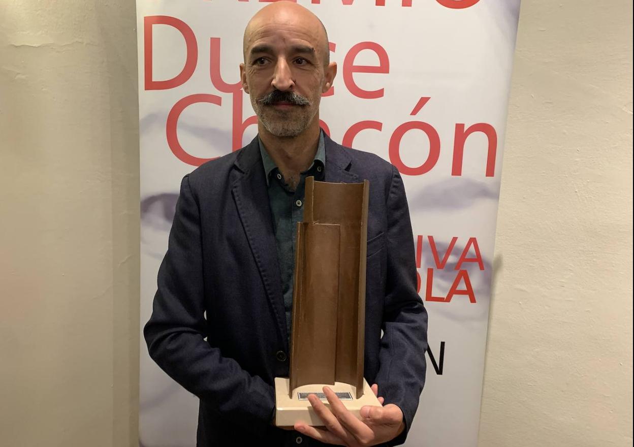 Jesús Carrasco con el premio.