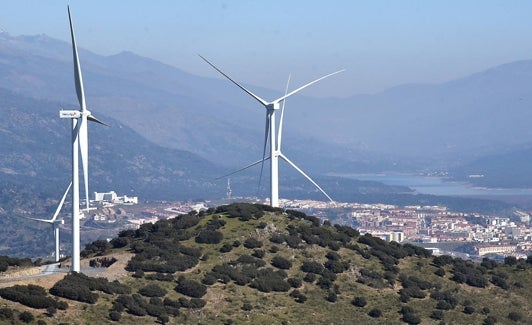 Parque eólico El Merengue, en Plasencia, el único en funcionamiento en la región. 