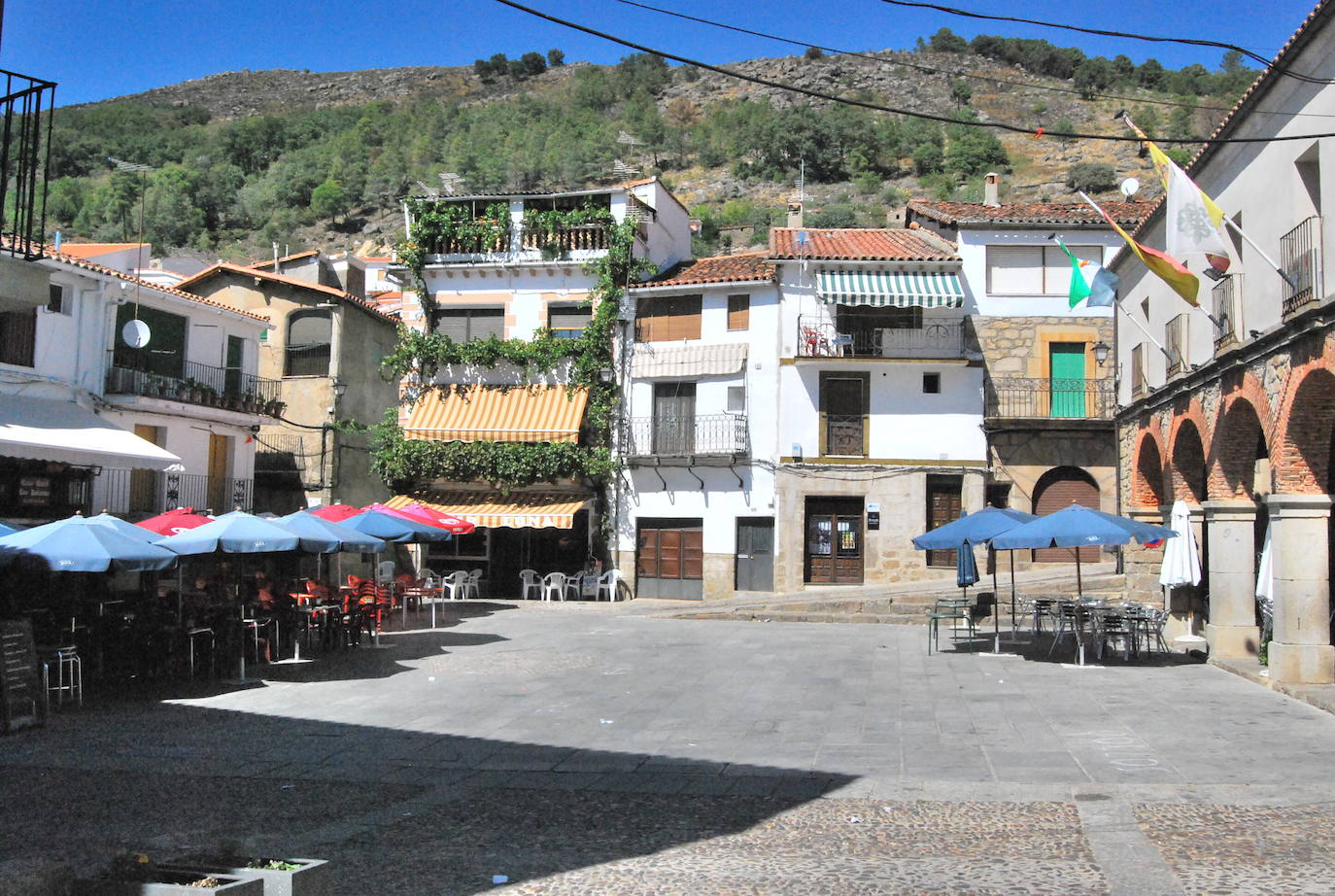 Plaza de la Constitución de Gata.