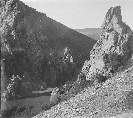 En el organismo del Ministerio de Cultura se señala que esta imagen del conde de Polentinos puede ser del Valle del Jerte. Pero es del Salto del Gitano, en el Parque Nacional de Monfragüe.
