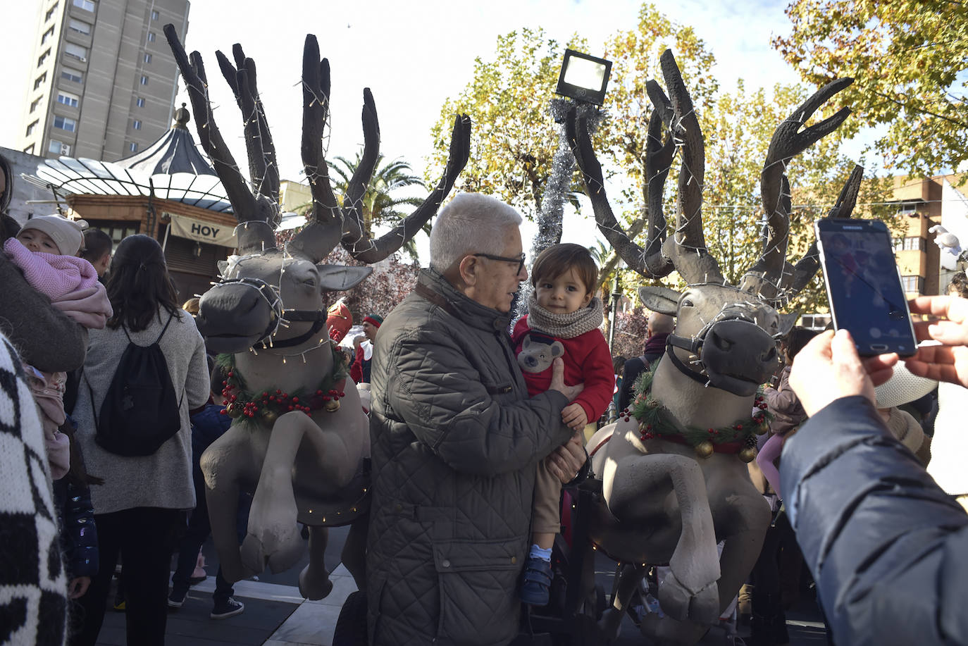 Fotos: Papá Noel llega a Badajoz para competir con los Reyes Magos