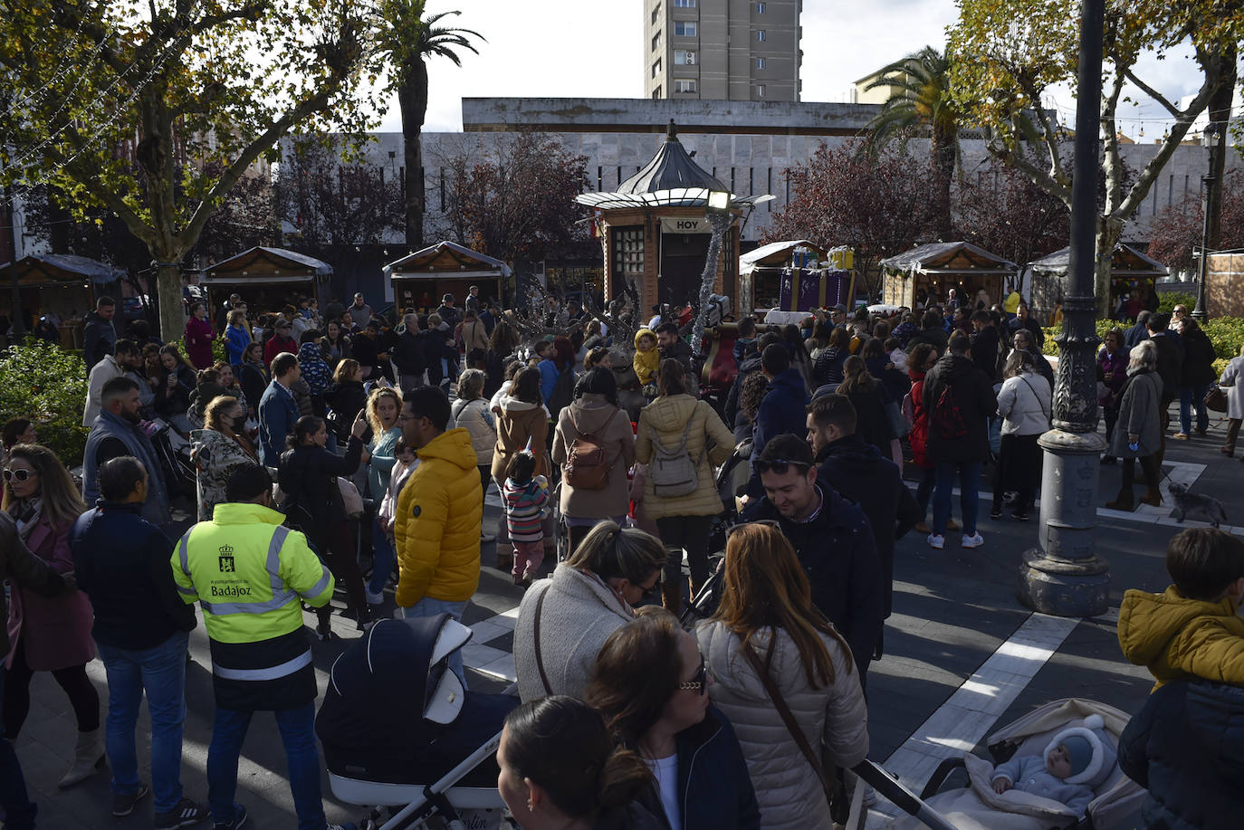 Fotos: Papá Noel llega a Badajoz para competir con los Reyes Magos