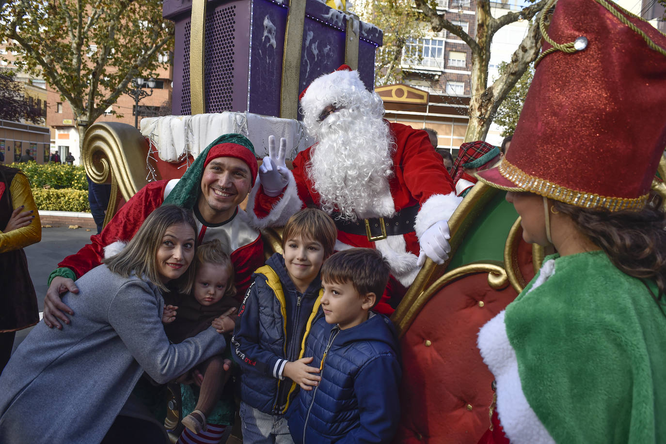 Fotos: Papá Noel llega a Badajoz para competir con los Reyes Magos