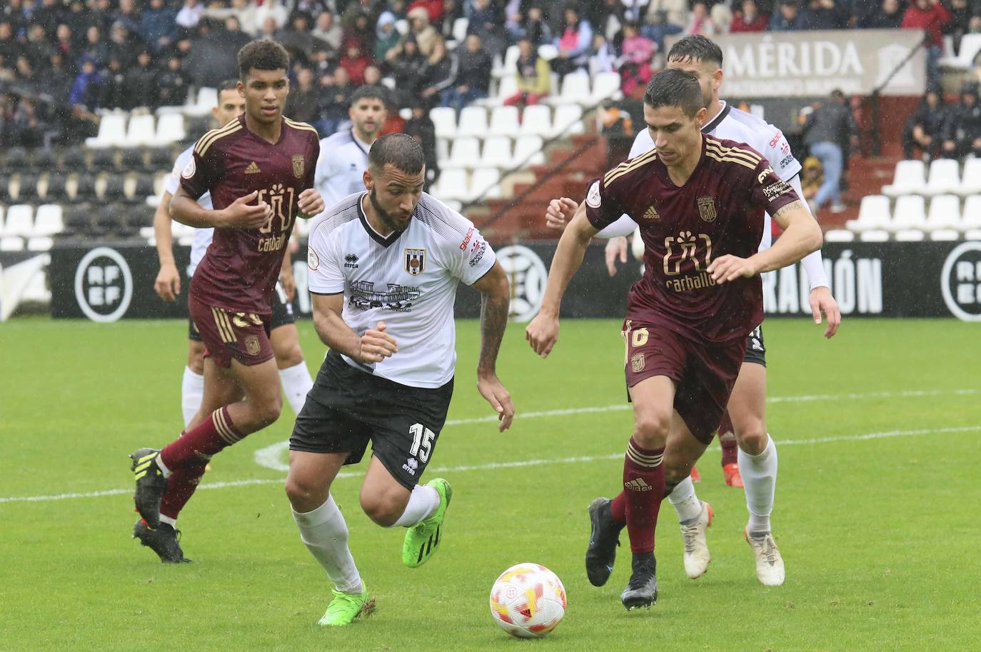 Fotos: Las mejores imágenes del Mérida-Badajoz