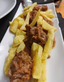 Imagen secundaria 2 - Revuelto de boletus, albóndigas de liebre y jabalí con tomate.