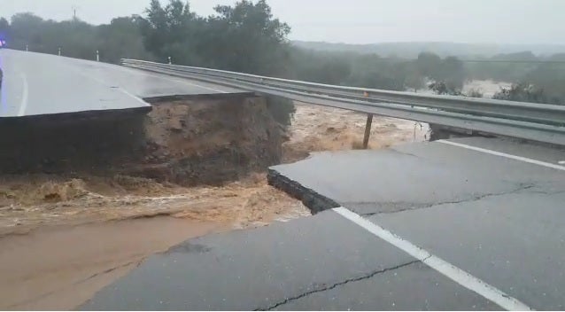 Derrumbe en el kilómetro 45 de la carretera Cáceres-Badajoz. 