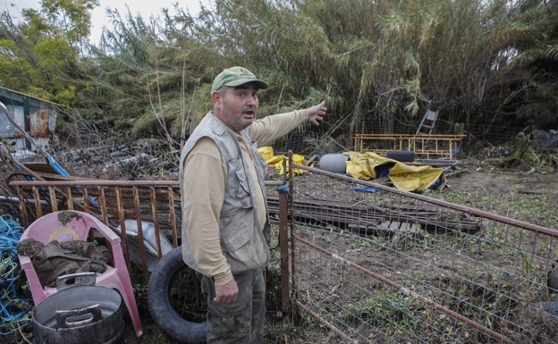 «He perdido 15 cabras y ovejas, he visto cómo se las llevaba el agua de la Ribera del Marco»