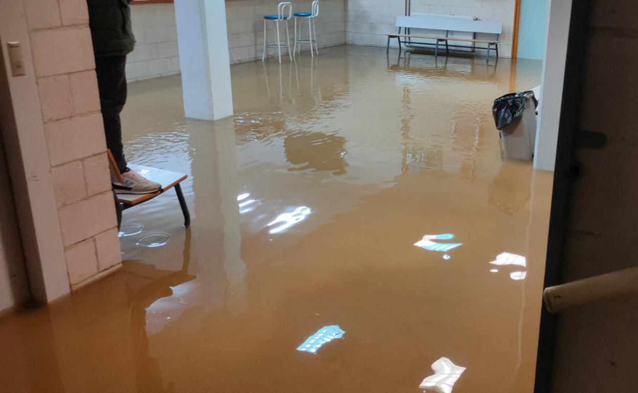 Los alumnos de La Roca de la Sierra se quedan sin clase