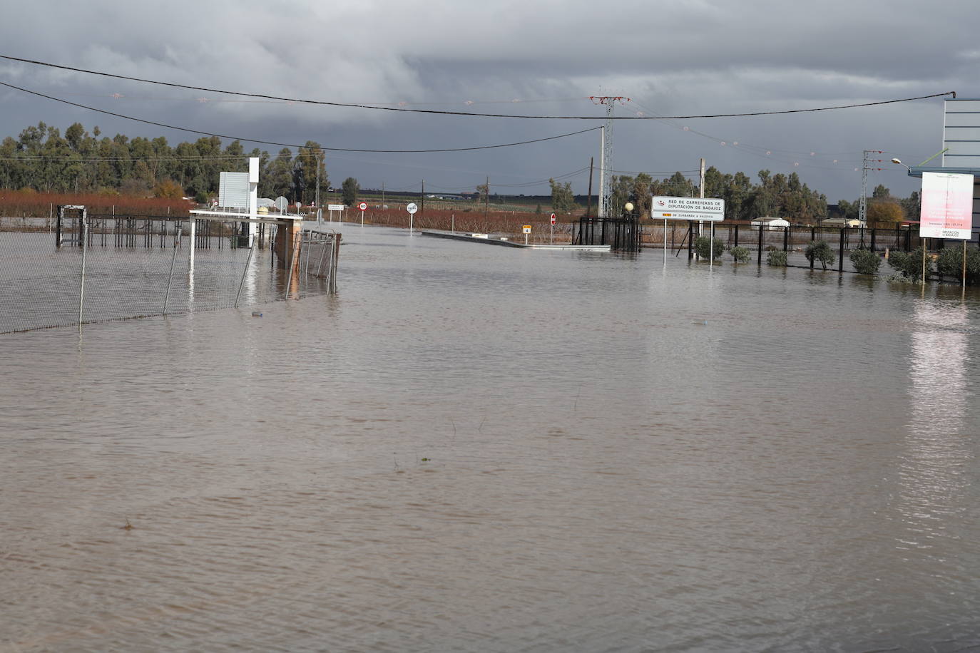 Inundación de la N-430 en Valdivia. 